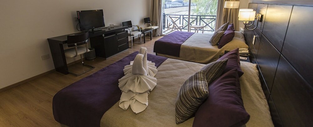 Фото Howard Johnson by Wyndham San Pedro Resort & Marina