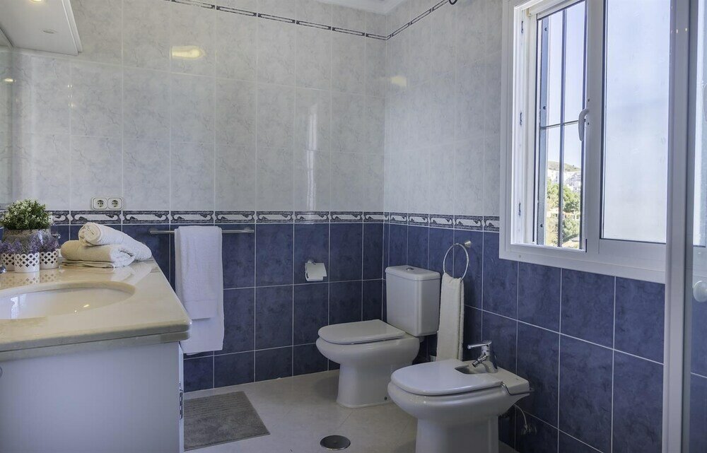 Фото Spacious Villa With Impressive Views