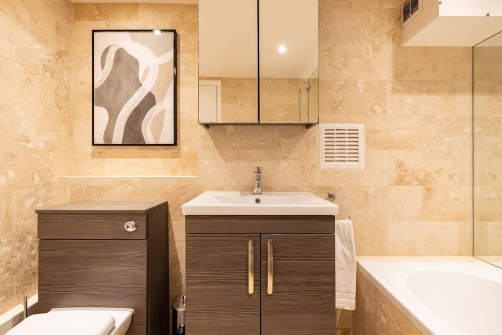 Фото The Brixton Place - Stunning 1bdr w Study Room