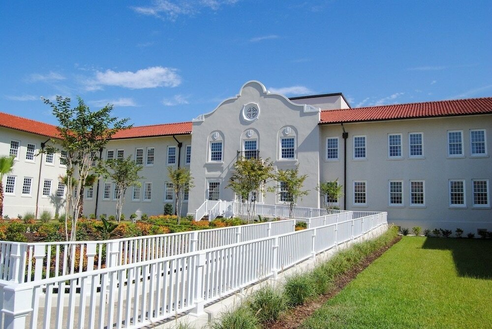 Фото Oasis Resort Gulfport