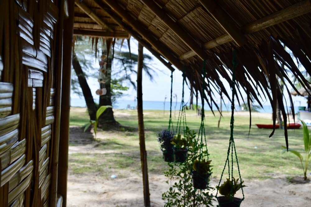 Фото Micky Monkey Beach Hotel Phuket Maikhao Thailand
