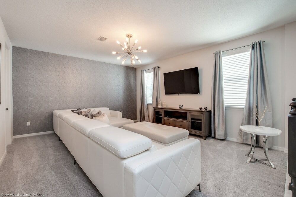 Фото Spectacular 6 Bedroom 5 Bathroom House