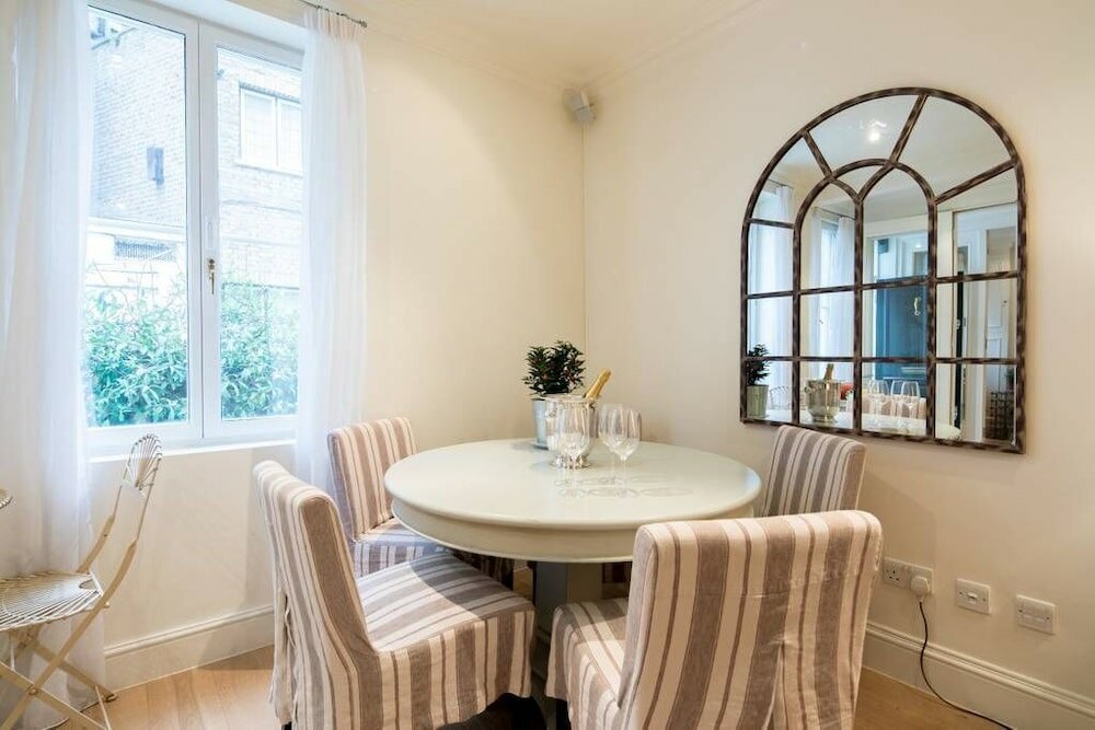 Фото Lovely 3 bedroom house South Kensington