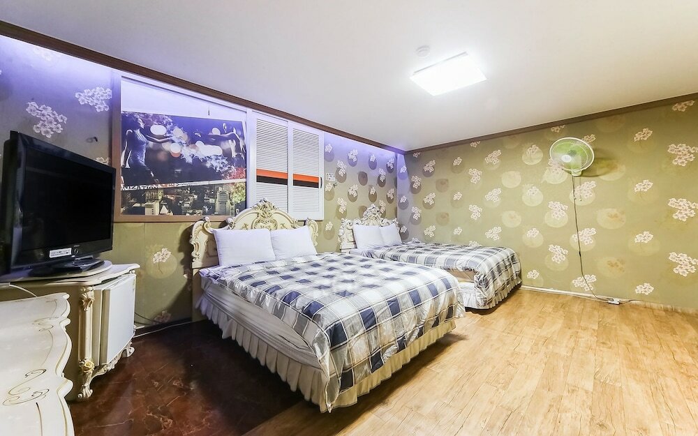 Фото Busan Janglim Blue Moon Hotel