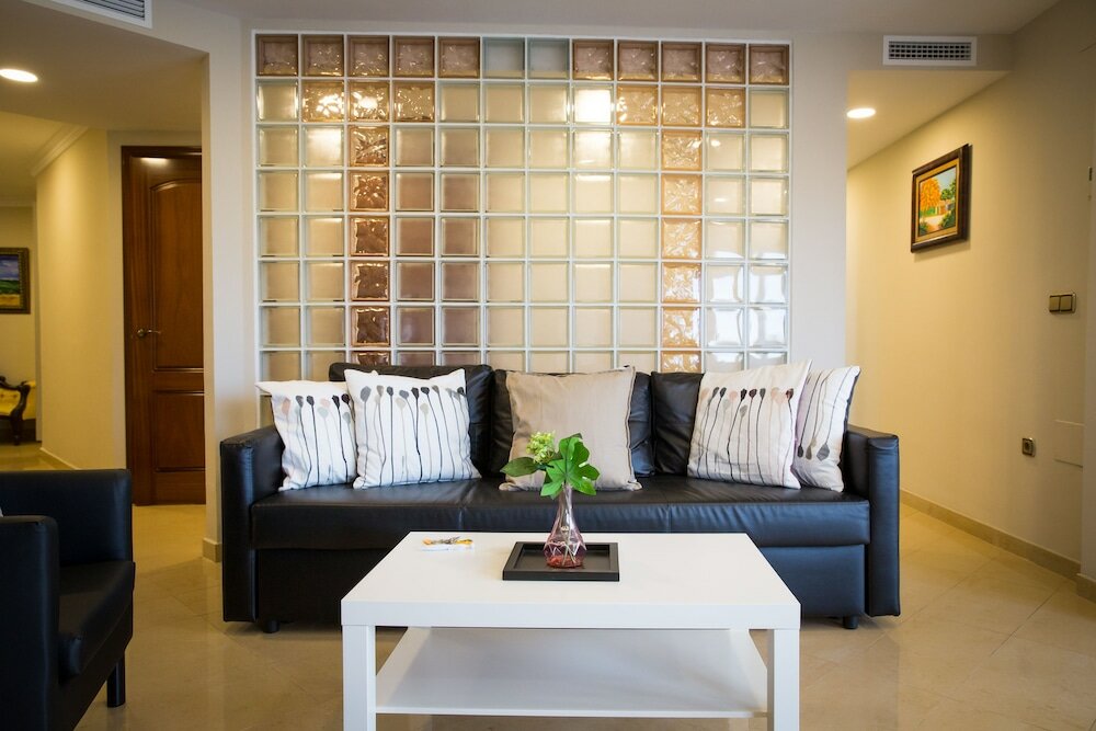 Фото Holidays2Malaga Train Station Area Apartments