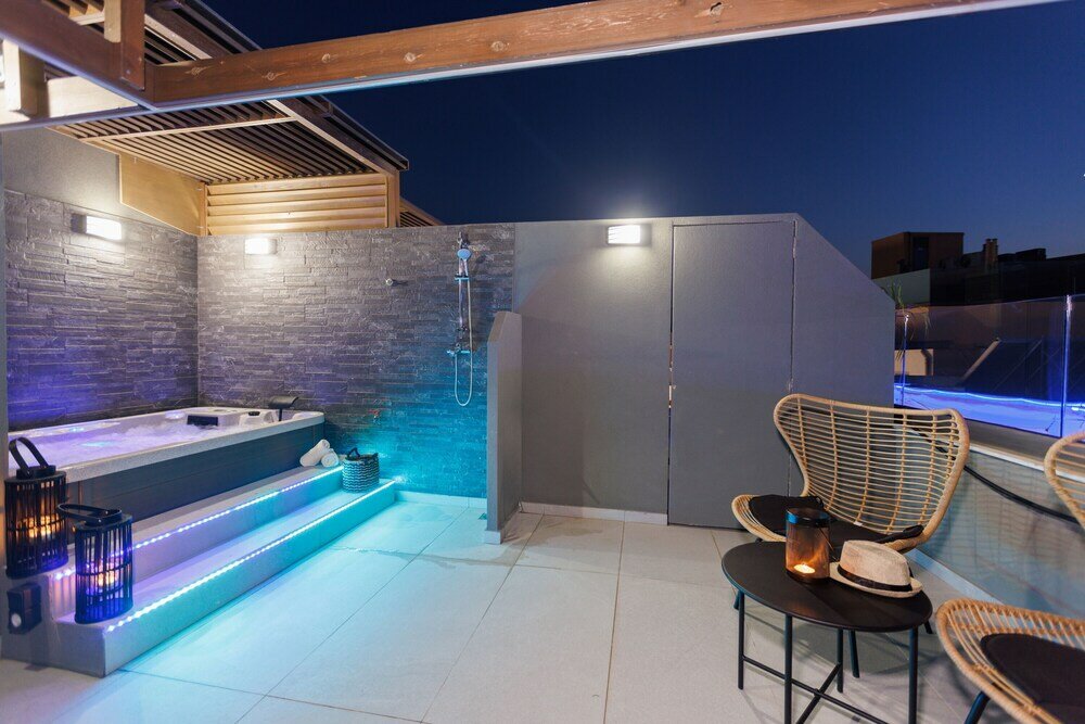 Фото Hersonissos Beach Front Suites