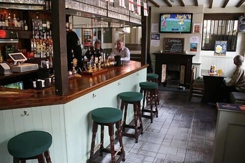 Фото The Bear Marlborough