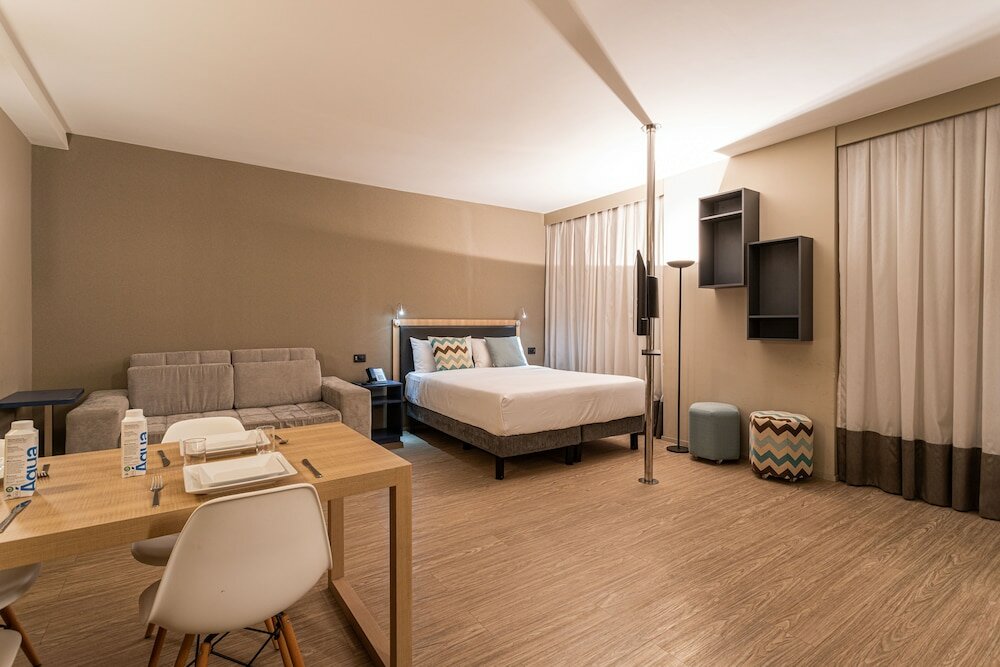 Фото Charlie Alphaville