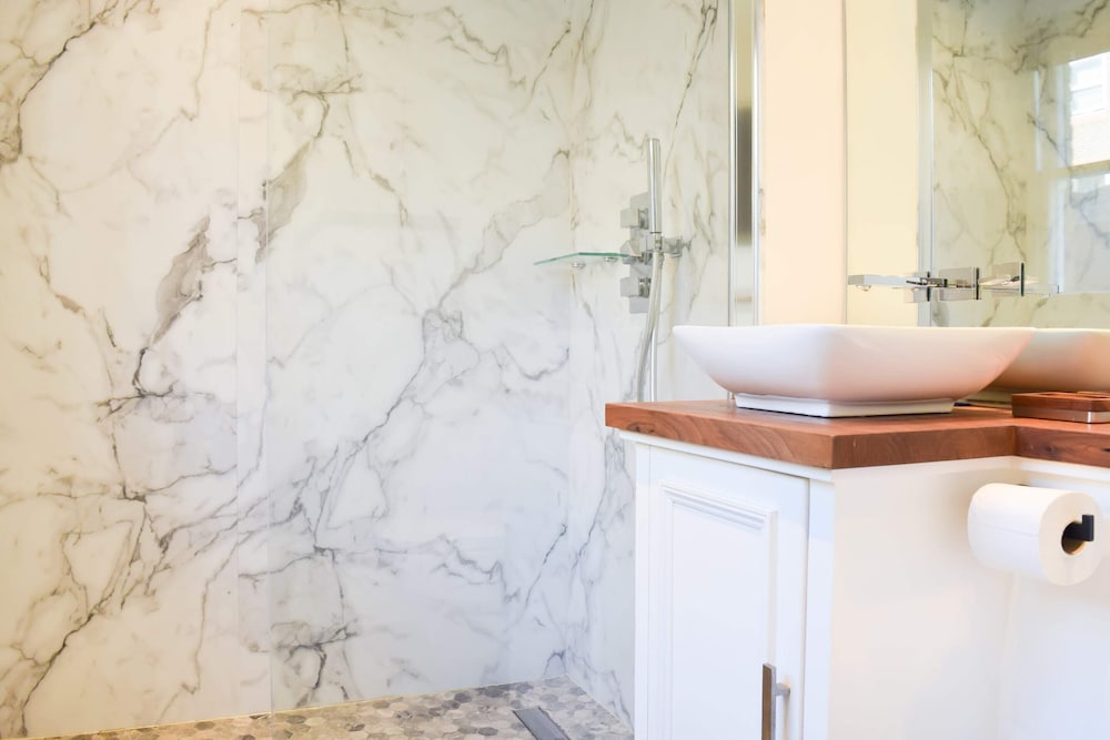 Фото Large 2 Bedroom Apartment in Central London