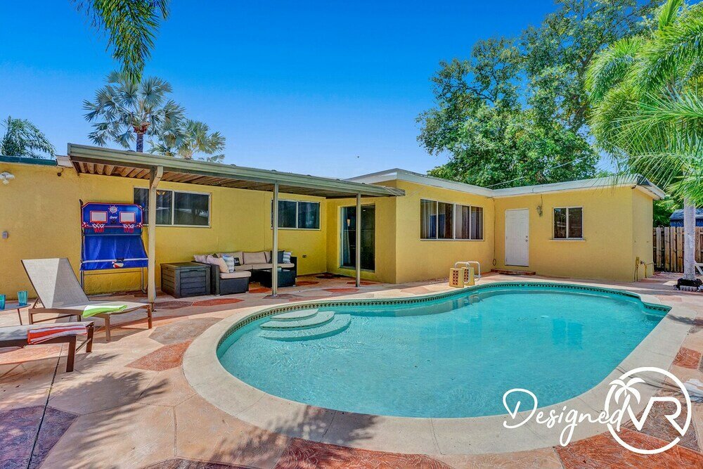 Фото Beautiful 4 Br with Private Heated Pool