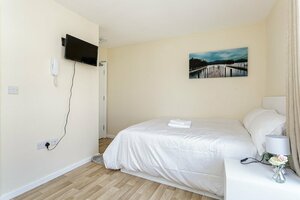 Blackberry - Stylish Self-contained Flats in Soton City Centre (England, City of Southampton, Southampton, Terminus Terrace (A33)), hotel