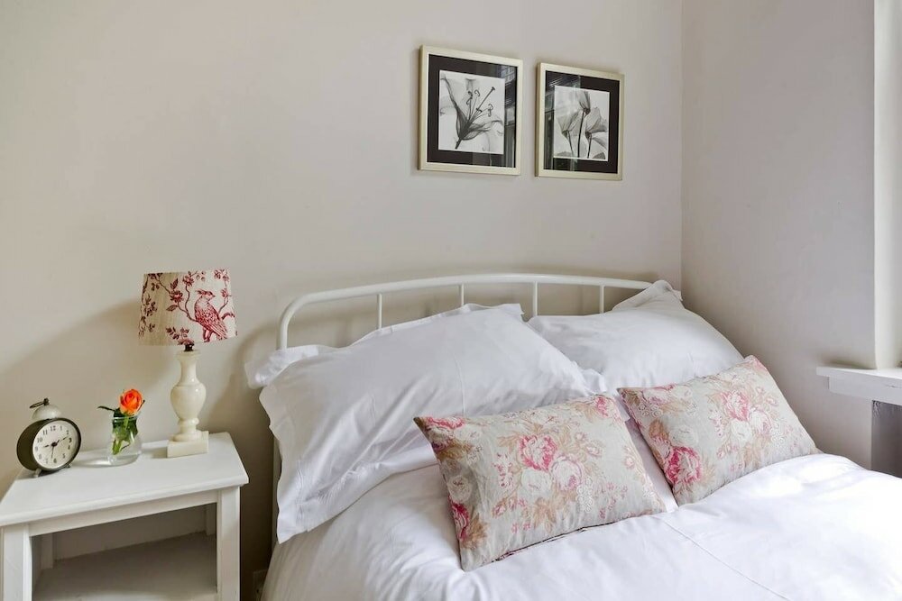 Фото Gorgeous 3-bed Garden Flat Beside Battersea Park