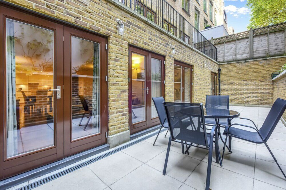 Фото Tavistock Place Apartments