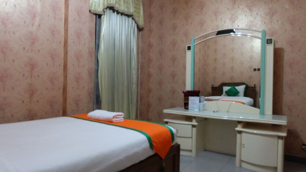 Фото Simply Homy Guest House Unit Bintaran