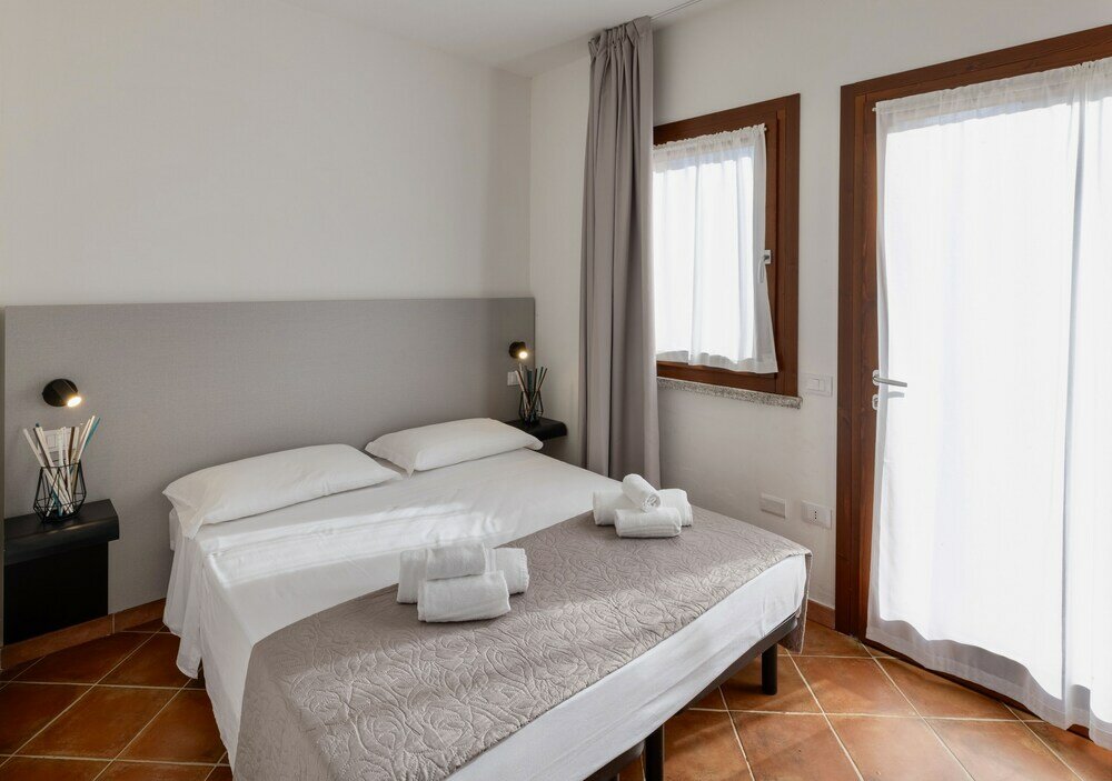 Фото Residence with pool in Isola Rossa