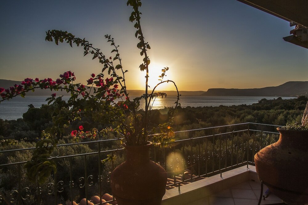 Фото Ampoulos Rooms & Apartments