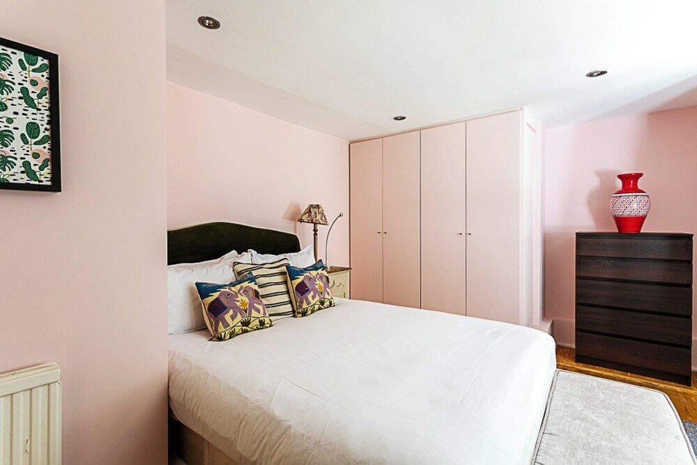 Фото Cottage Style Three Bedroom House