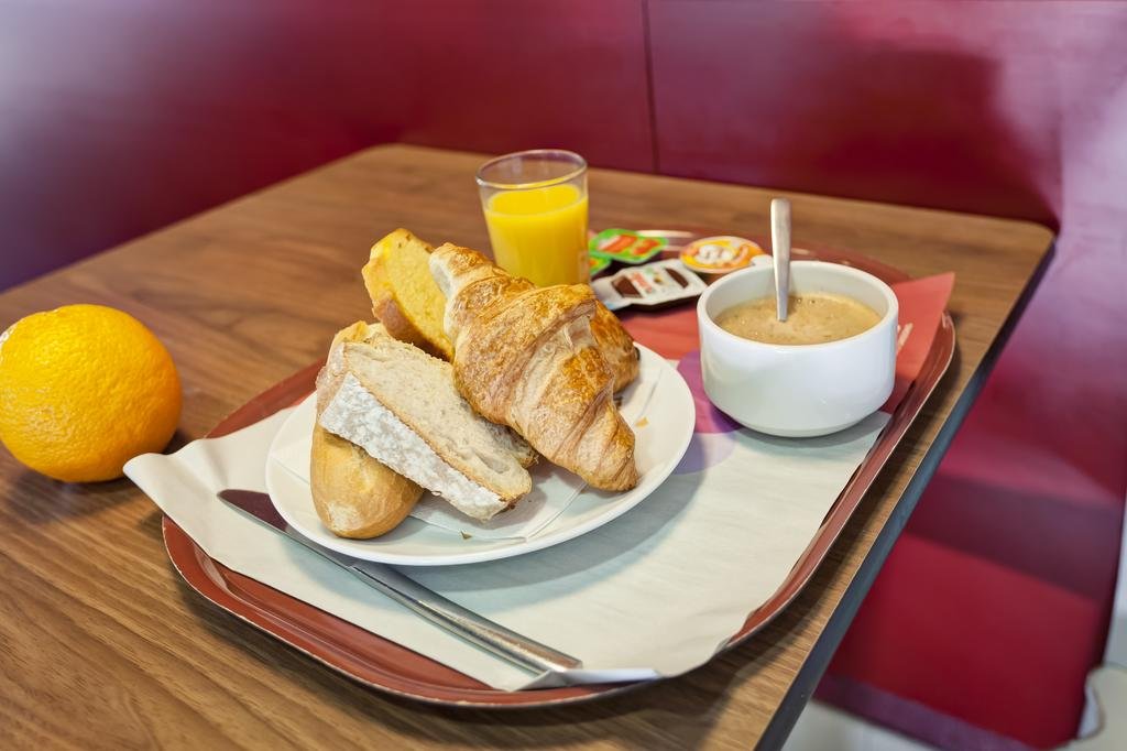 Фото Hotel Campanile Lyon Est Bron Eurexpo