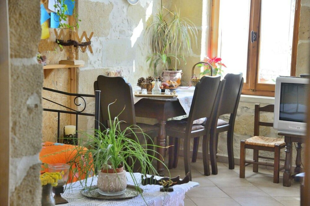 Фото Picturesque Traditional Stone House