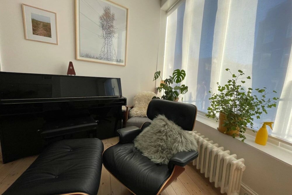 Фото Beautiful 4 Bedroom Family Home in Clerkenwell