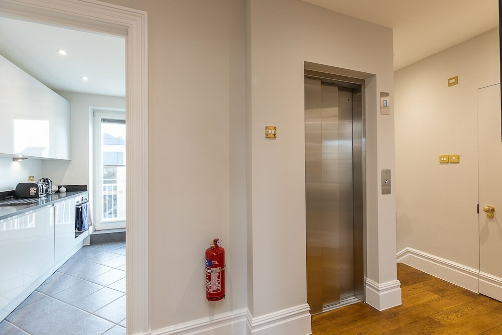 Фото Altido Stylish Flat near Mayfair & Piccadilly Circus