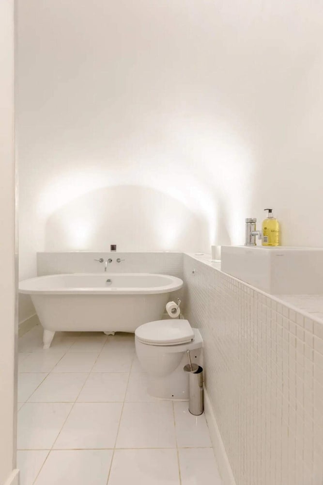 Фото Beautiful & Modern 3 Bedroom Flat - Pimlico!