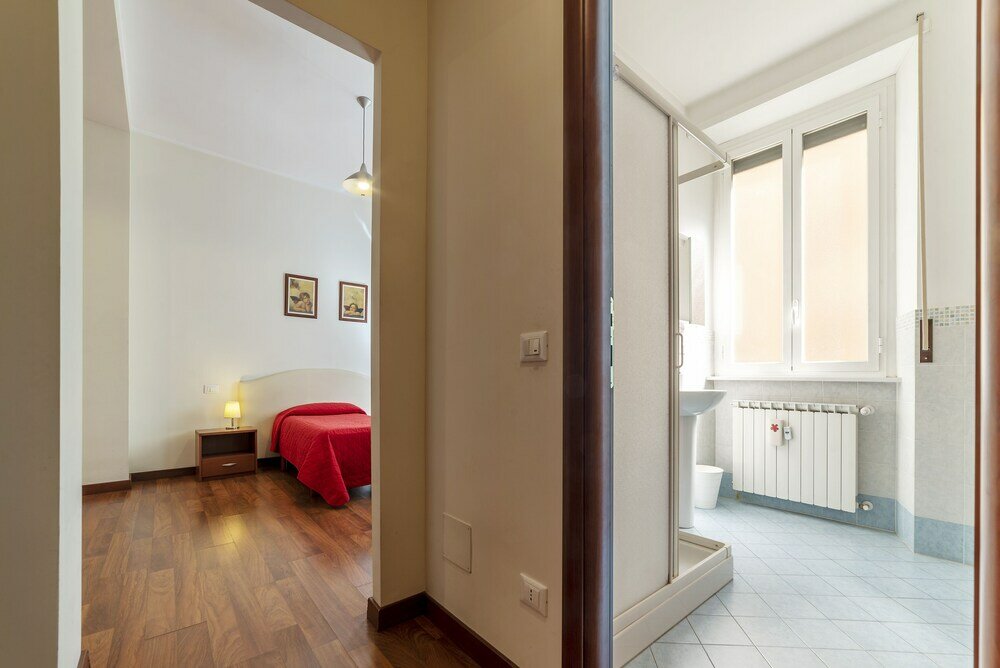 Фото Piazza Re di Roma Apartment