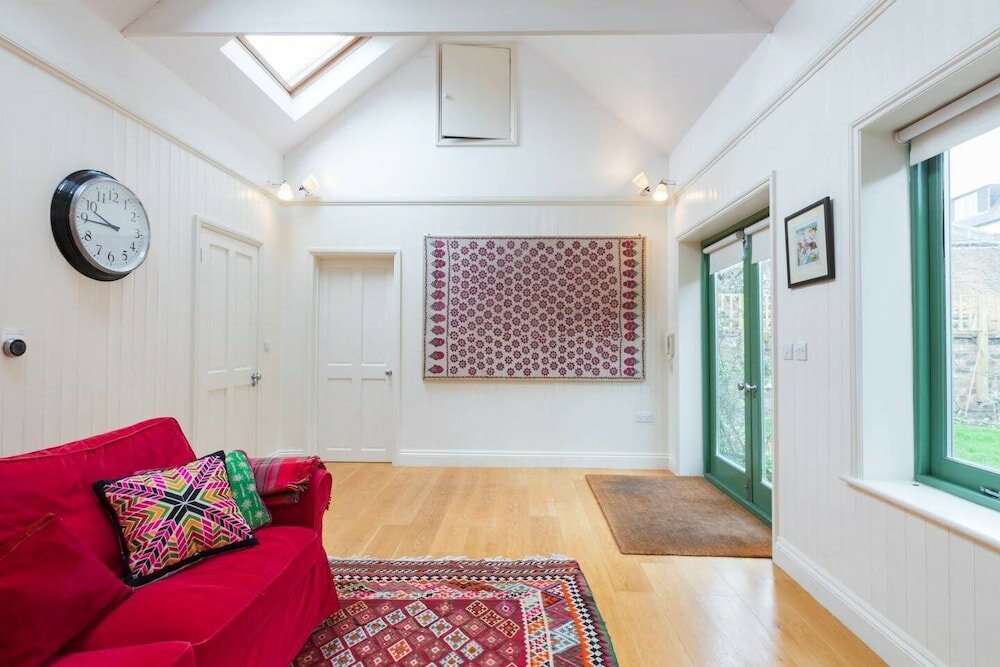 Фото Delightful Cottage for 2 set Within Pretty Garden