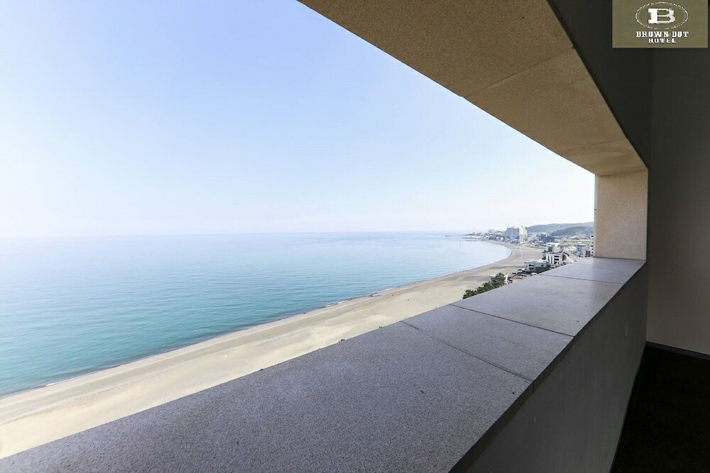 Фото Jeongja Beach Brown Dot