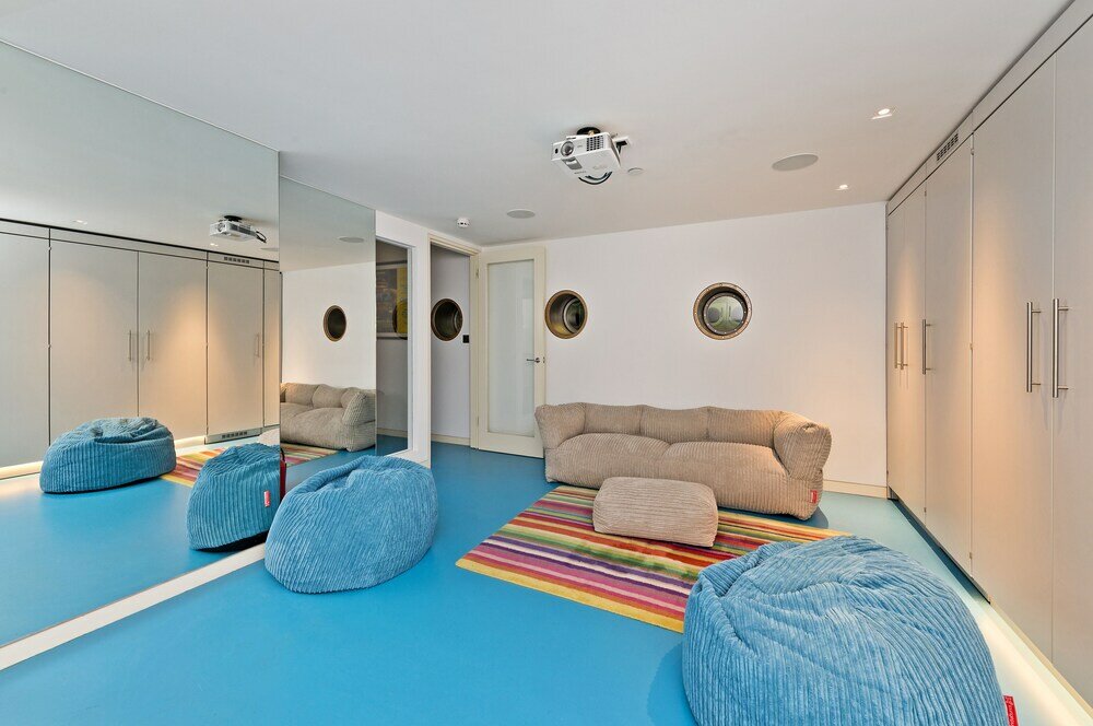 Фото Amazing South Kensington Mews House by Underthedoormat