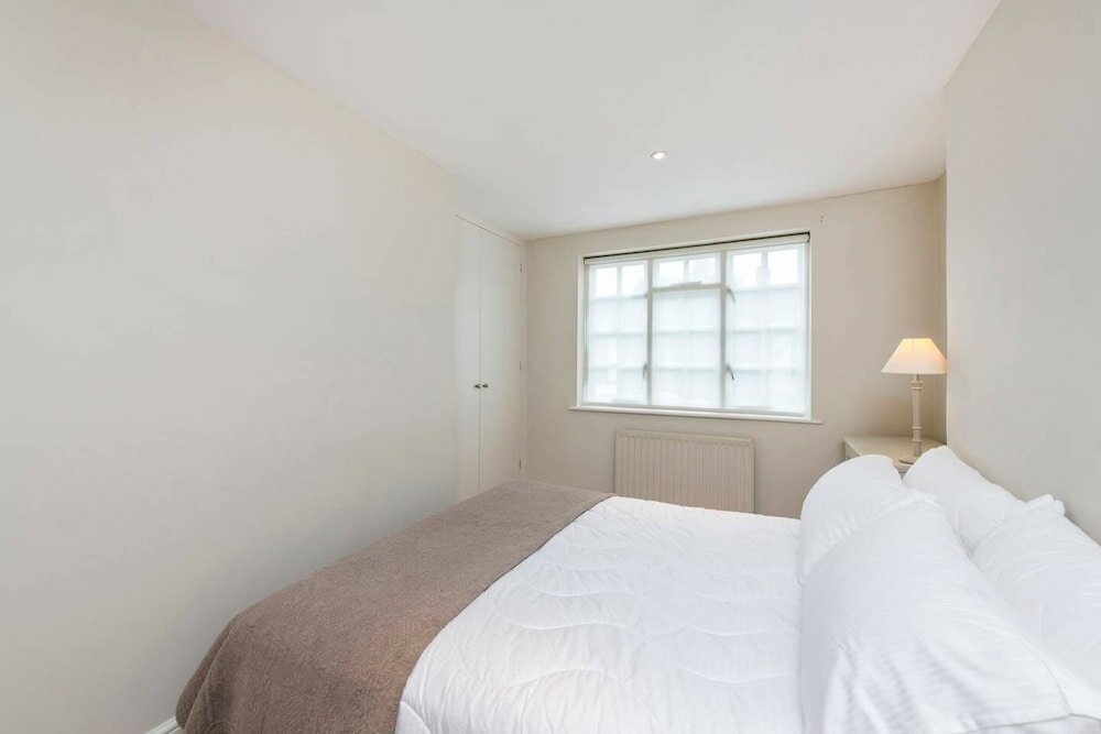 Фото Delightful 2-bed Home, Fulham