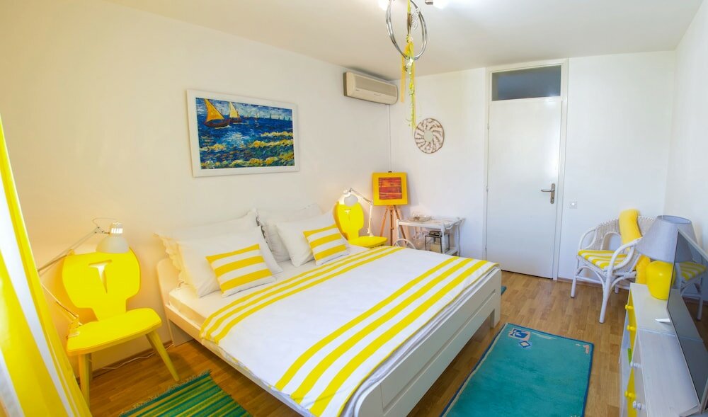 Фото Yellow Lilly Mostar Apartment