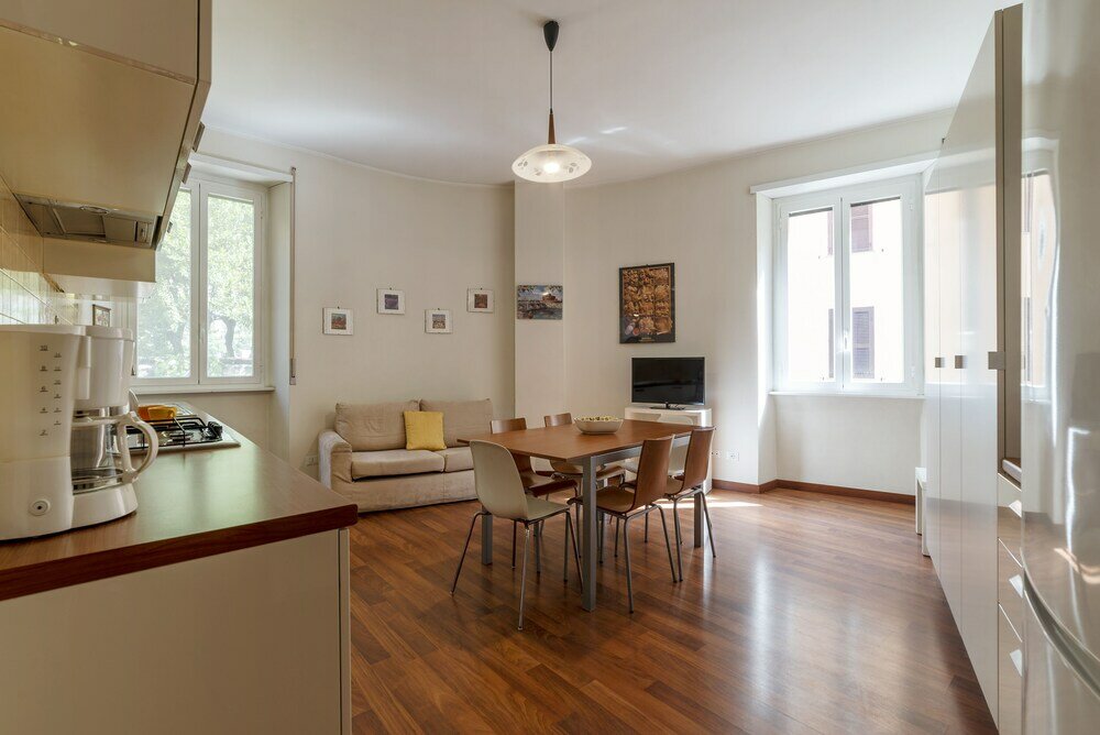 Фото Piazza Re di Roma Apartment