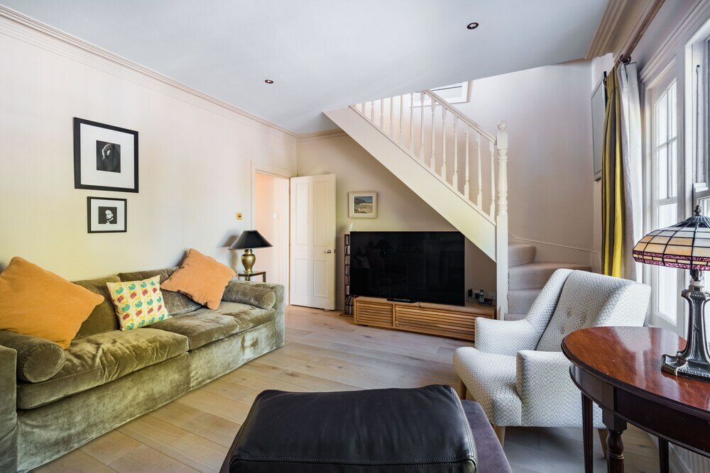 Фото Charming Home in Leafy Parsons Green