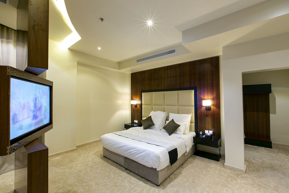 Фото Zara Suites Hotel