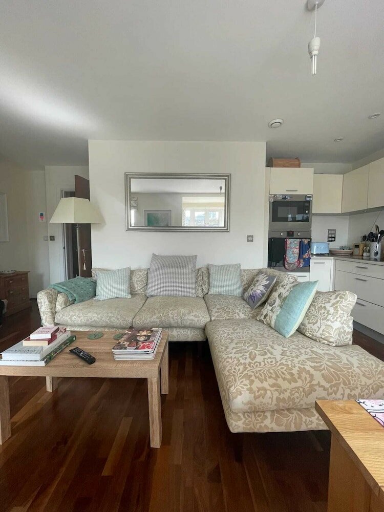 Фото Beautiful & Stylish 1bd Flat - Fulham