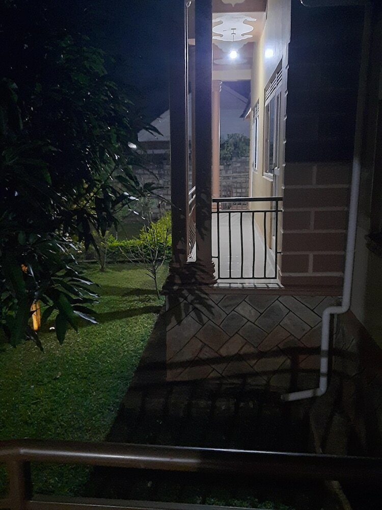 Фото Airport Side Hotel Entebbe