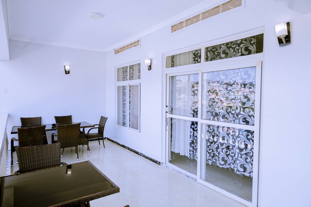 Фото Lao Tangren Restaurant & Guesthouse