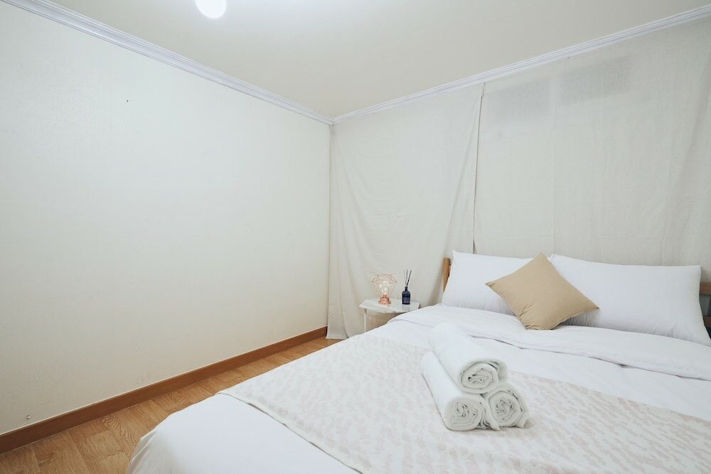 Фото Myeongdong Station 2Min House