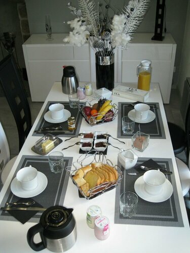 Гостиница Le Petit Clos в Вире