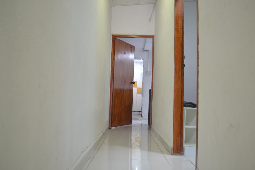 Фото Spot On 89821 Batu Maung Sempoi Inn And Cafe