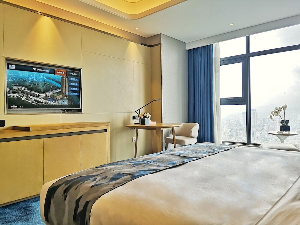 Фото Ramada Plaza Dongxing City Center