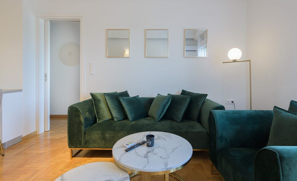 Фото Lush Emerald apt in the heart of Athens