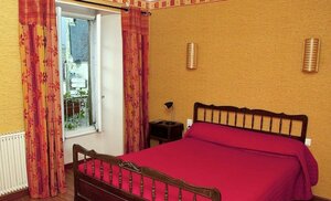 Le Relais du Nevet (Bretagne, Finistère, Arrondissement de Quimper, Plogonnec, Rue de la Mairie), hotel