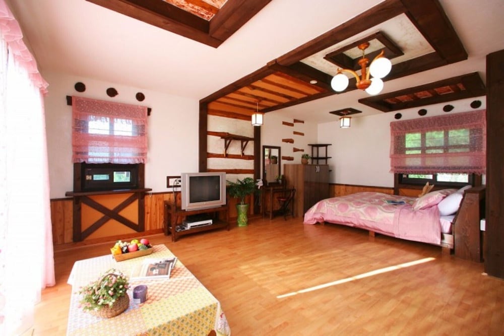 Фото Jeongseon Haetbinnuri Pension