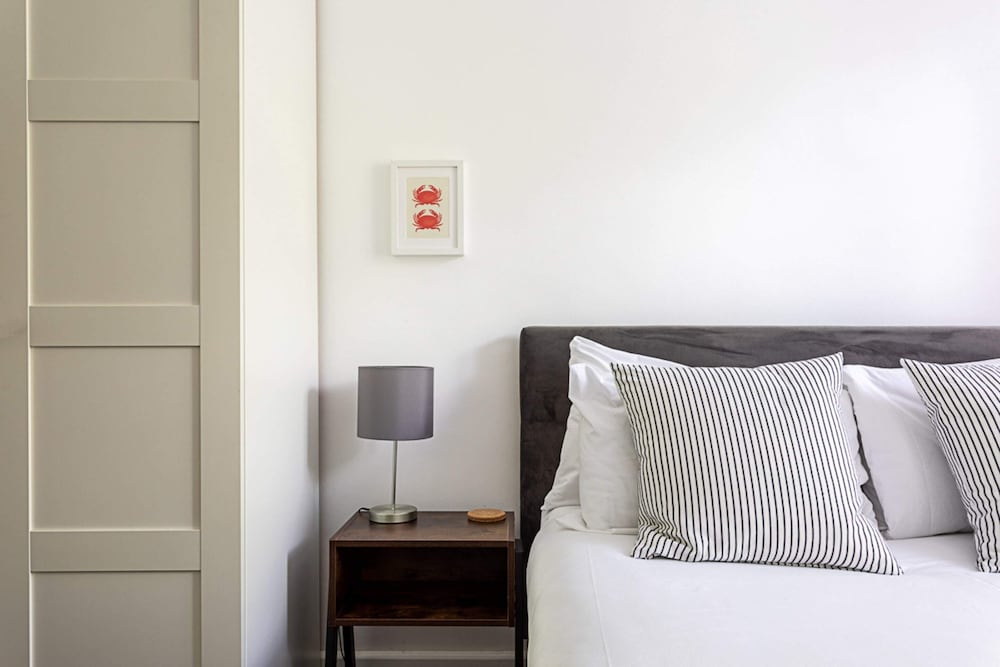 Фото Bright & Cosy One-bed Apartment