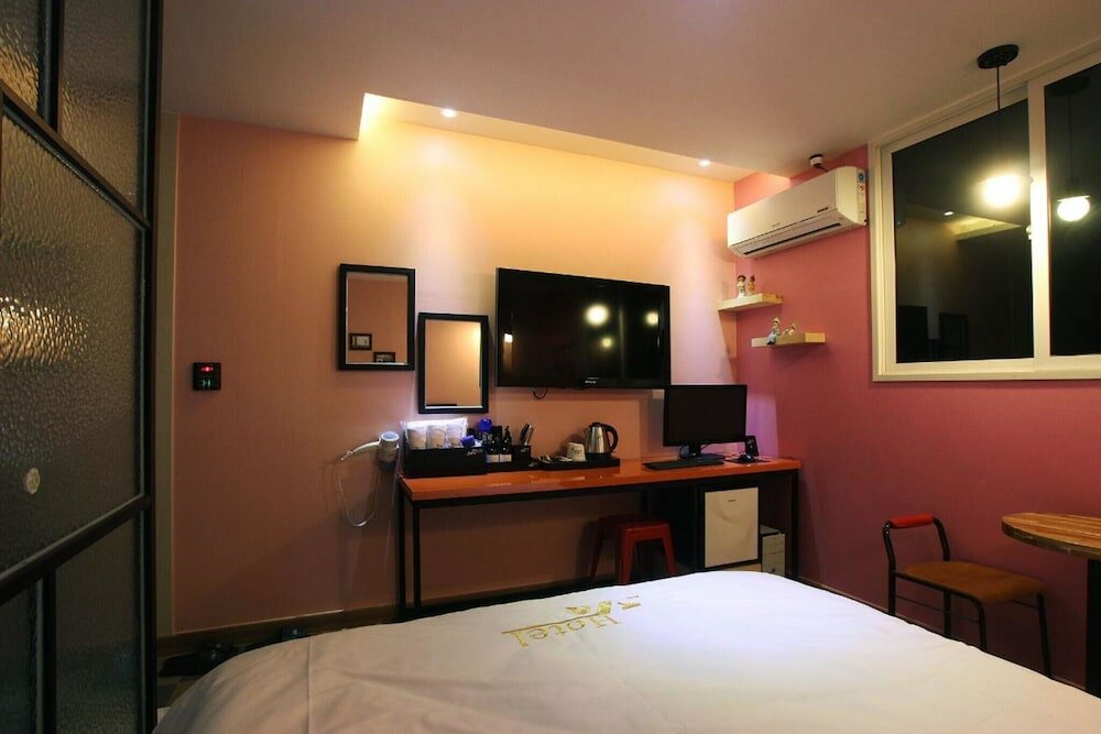 Фото Yeosu Hakdong Ja Self Check-in Motel
