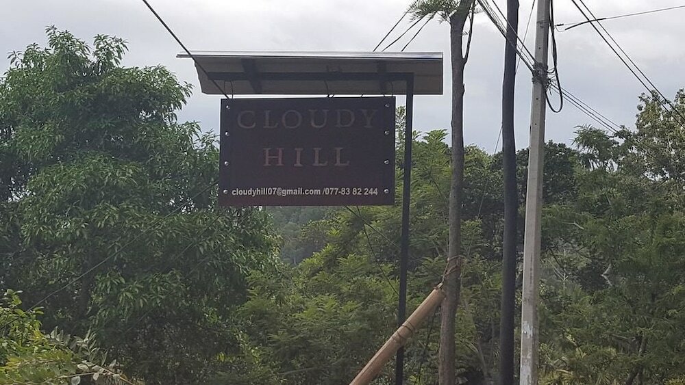 Фото Cloudy Hill Cottage