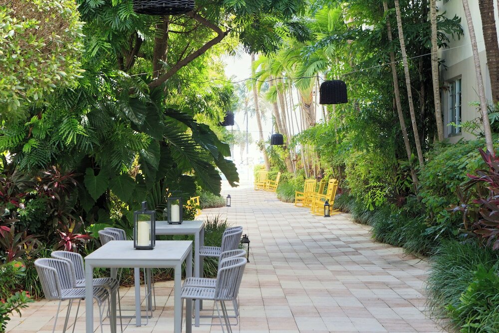 Фото Kimpton Surfcomber Hotel, an Ihg Hotel