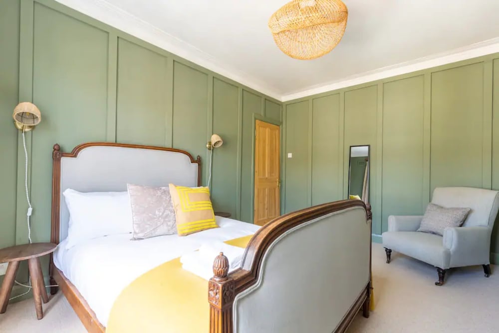 Фото Luxuriously Designed 3 Bedroom Apartment in Clapham